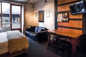 Executive-Studio, 1 King-Bett, Kochnische | Kostenloses WLAN, Bettwäsche