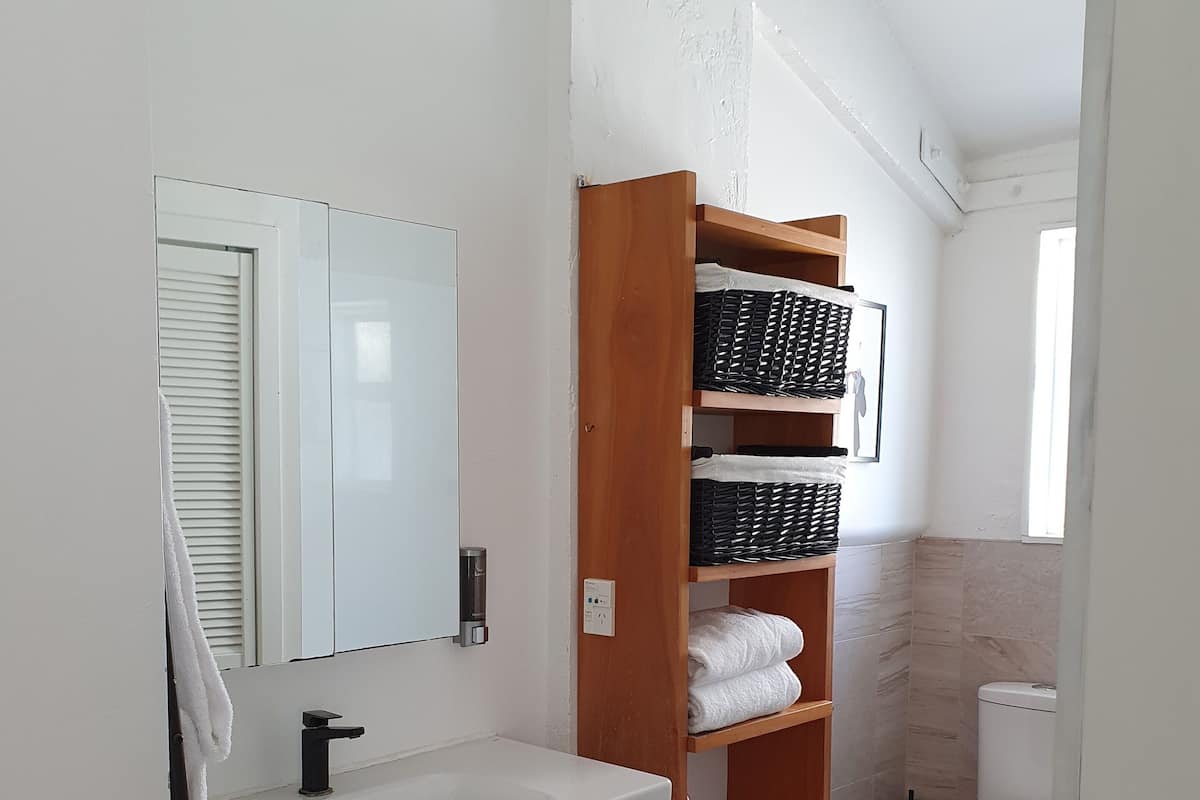 apartment | bathroom | free toiletries, hair dryer, towels
