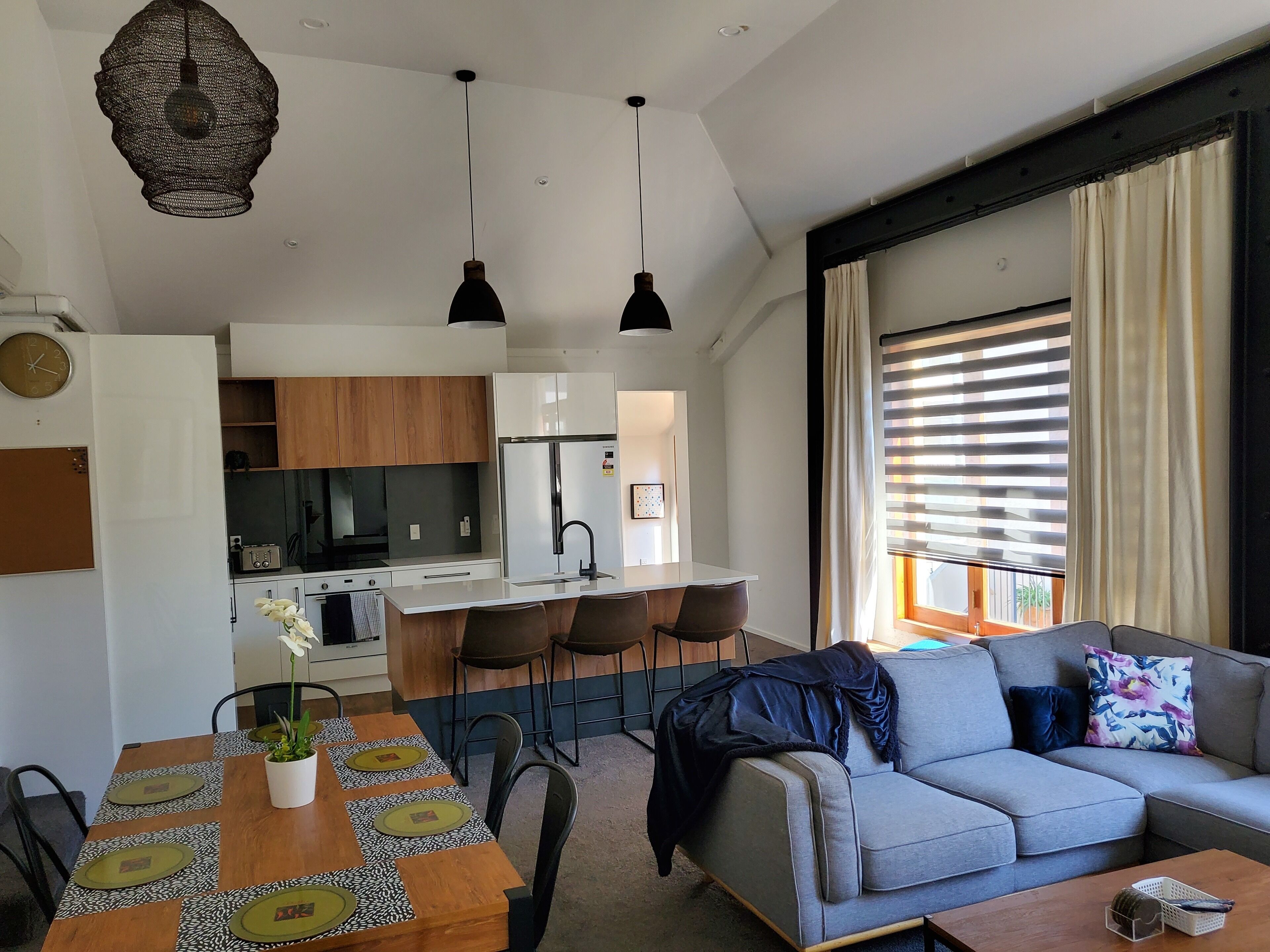 apartment | living area | 32-inch tv with digital channels