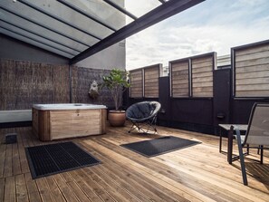 King Studio with Balcony, Spa Pool, and Ensuite | View from room
