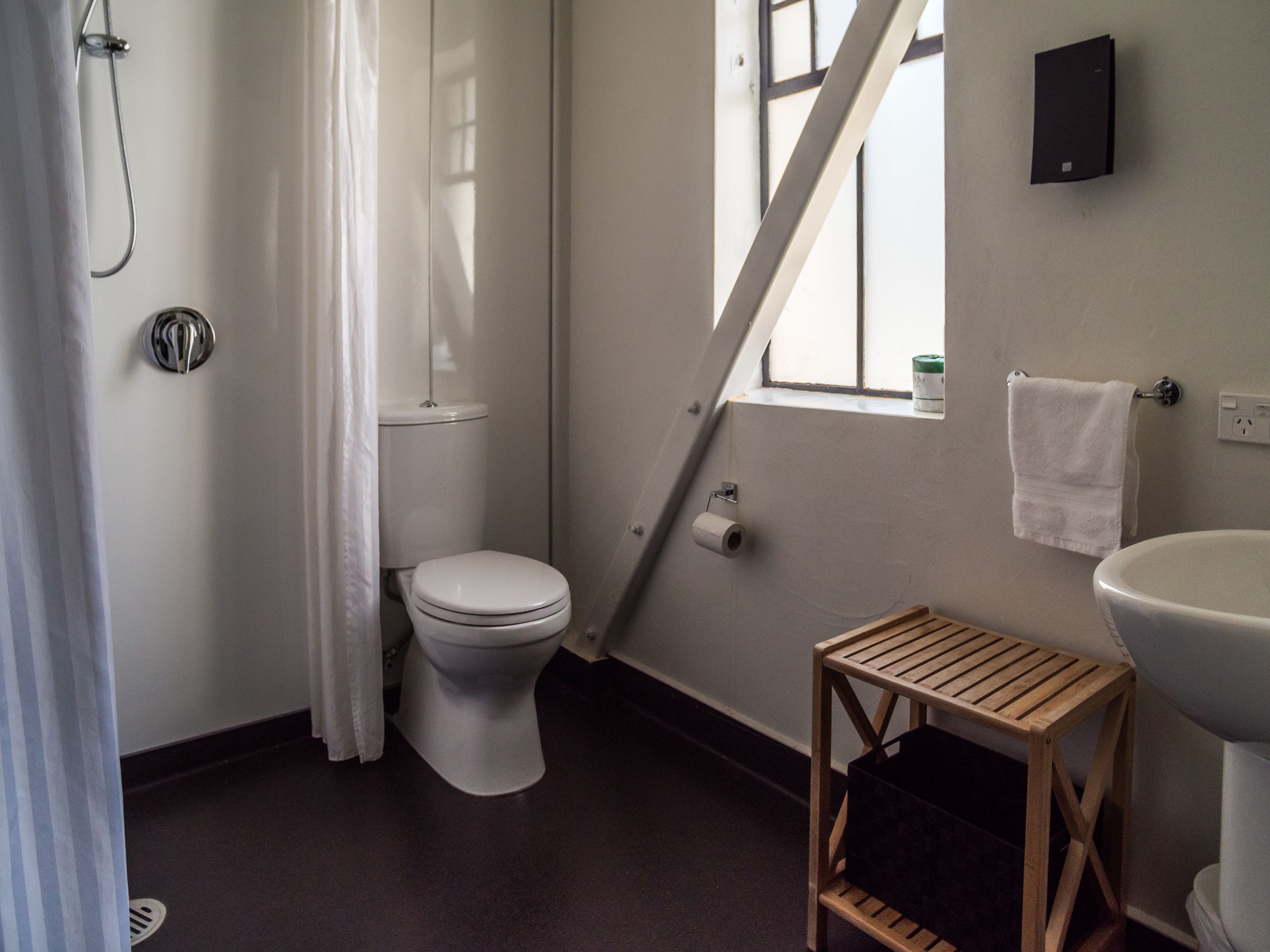 self contained family studio with ensuite | bathroom | free toiletries, hair dryer, towels