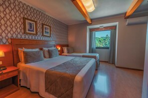 Minibar, coffres-forts dans les chambres, Wi-Fi gratuit, draps fournis