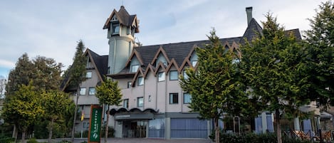 Mặt tiền nơi lưu trú