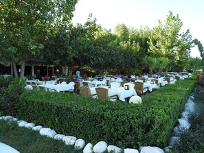 Outdoor dining - Mercan Bungalow (Kemer)