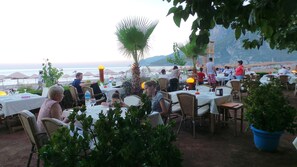 Outdoor dining - Mercan Bungalow (Kemer)