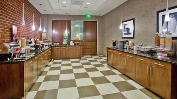 Desayuno bufé gratuito y diario