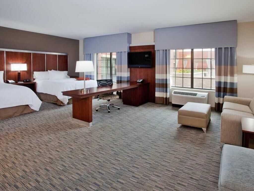 Premium bedding, in-room safe, desk, blackout curtains