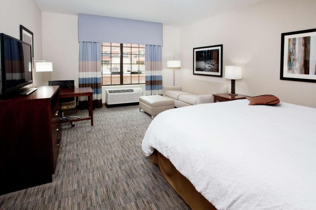 Premium bedding, in-room safe, desk, blackout curtains