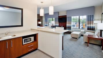 Premium bedding, in-room safe, desk, blackout drapes