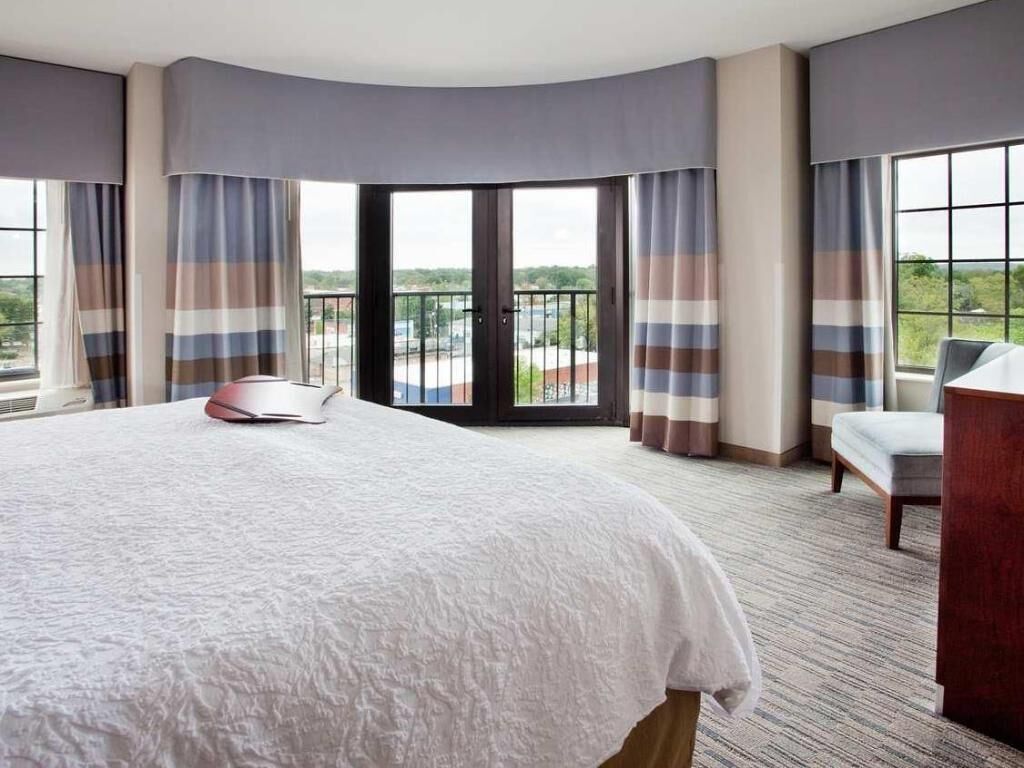 Premium bedding, in-room safe, desk, blackout curtains
