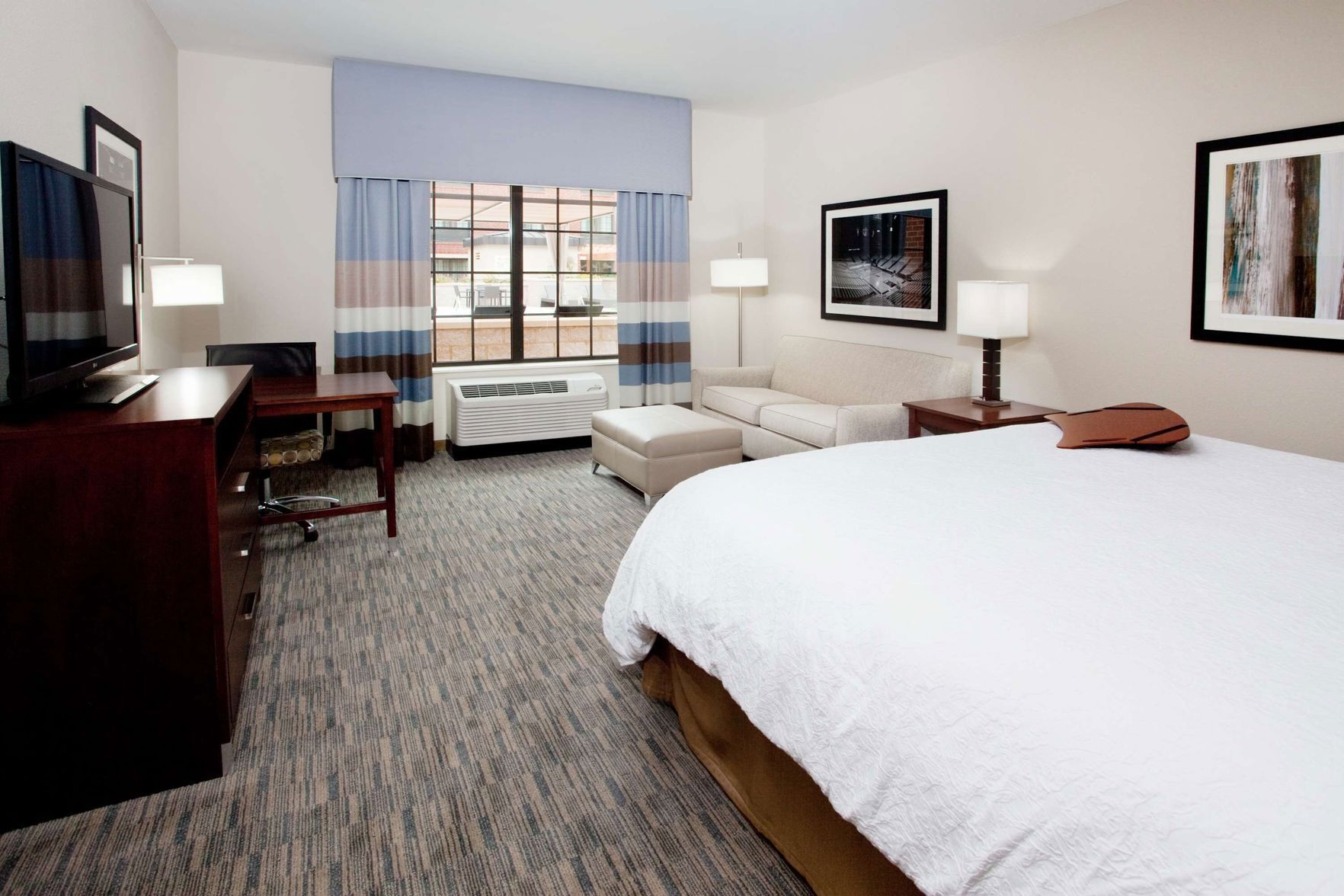 Premium bedding, in-room safe, desk, blackout drapes