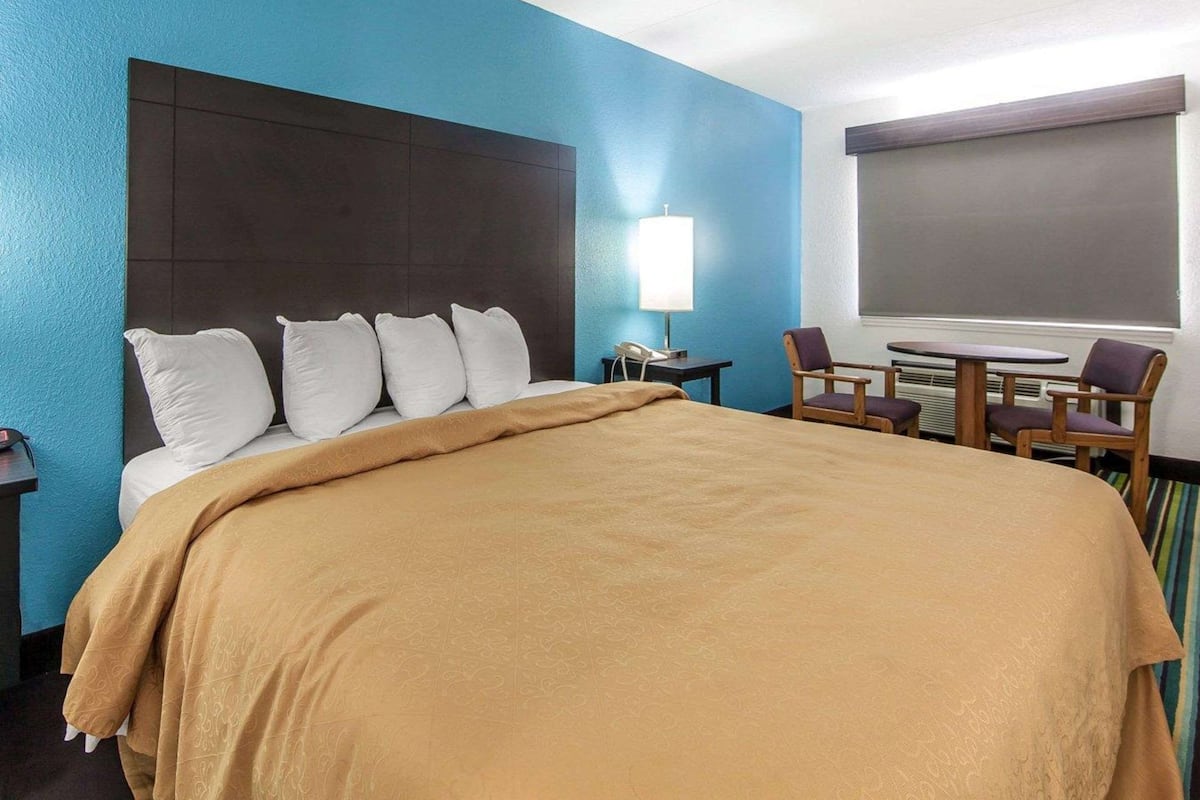 Desk, iron/ironing board, free WiFi, bed sheets