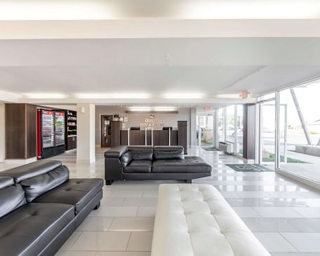 Lobby. Quality Inn & Suites Jasper - Kimball