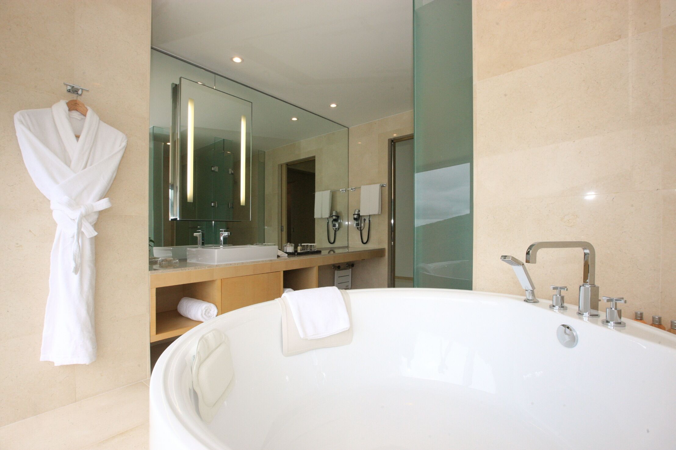 luxury suite double | bathroom | free toiletries, hair dryer, bathrobes, slippers