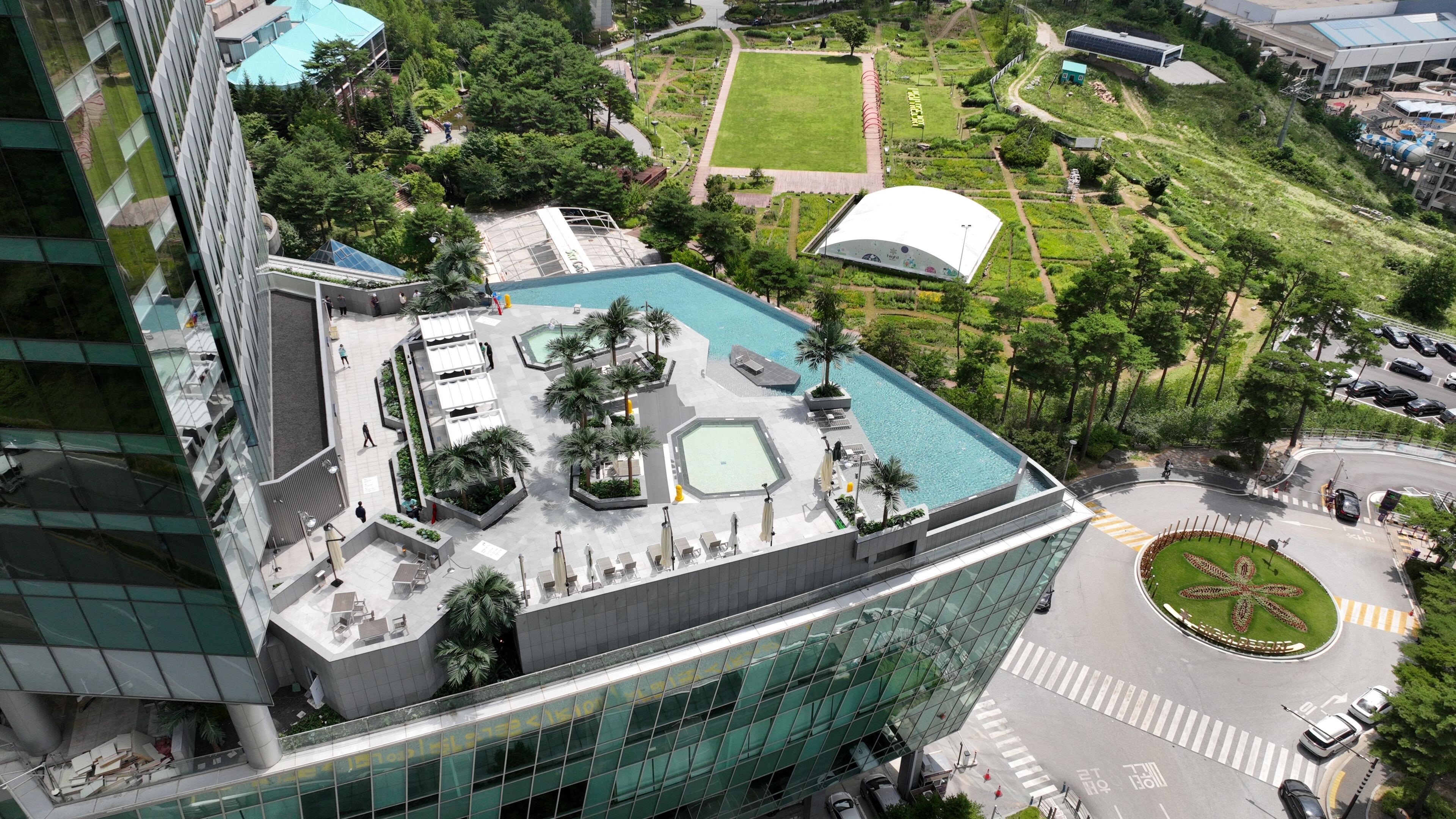 Piscine sur le toit