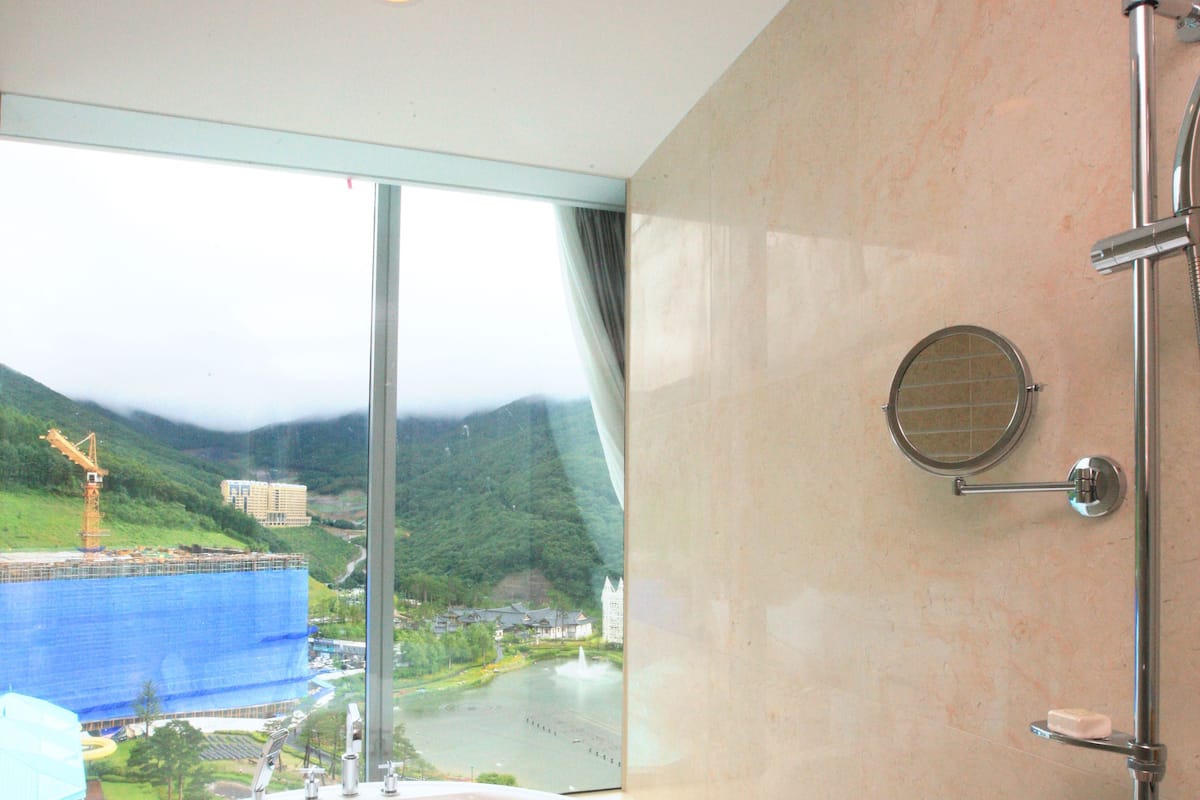 deep-soaking bathtub