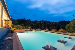 Piscina a l'aire lliure i gandules 