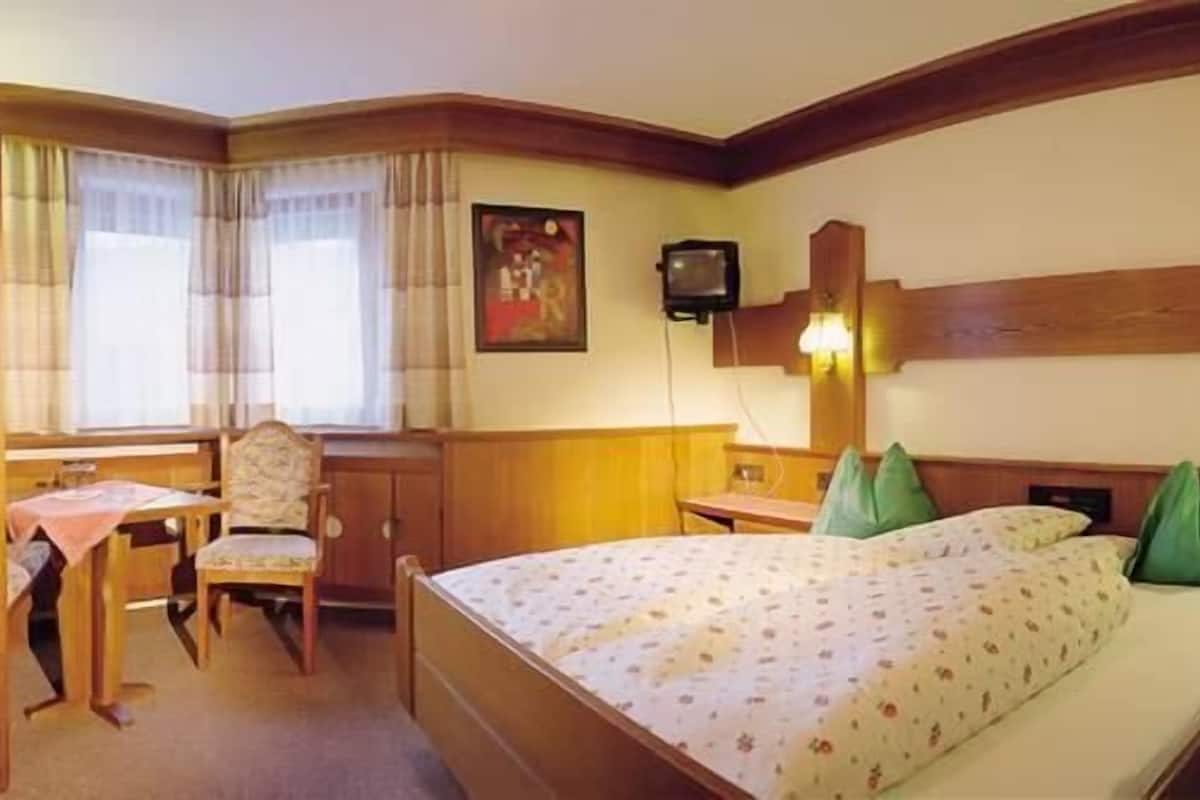 Standard Double Room | Hypo-allergenic bedding, in-room safe, individually decorated