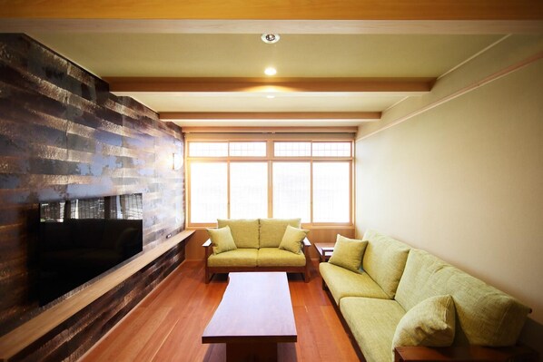 46-inch flat-screen TV with digital channels, TV, heated floors