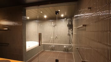 Twin Room With Four Semidouble Beds | Bathroom | Separate bathtub and shower, free toiletries, hair dryer, bathrobes