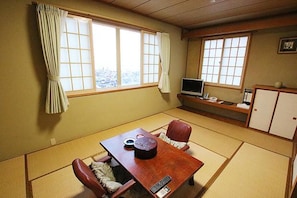 Desk, iron/ironing board, free WiFi, bed sheets - Hakodate Motomachi Hotel (Hakodate)