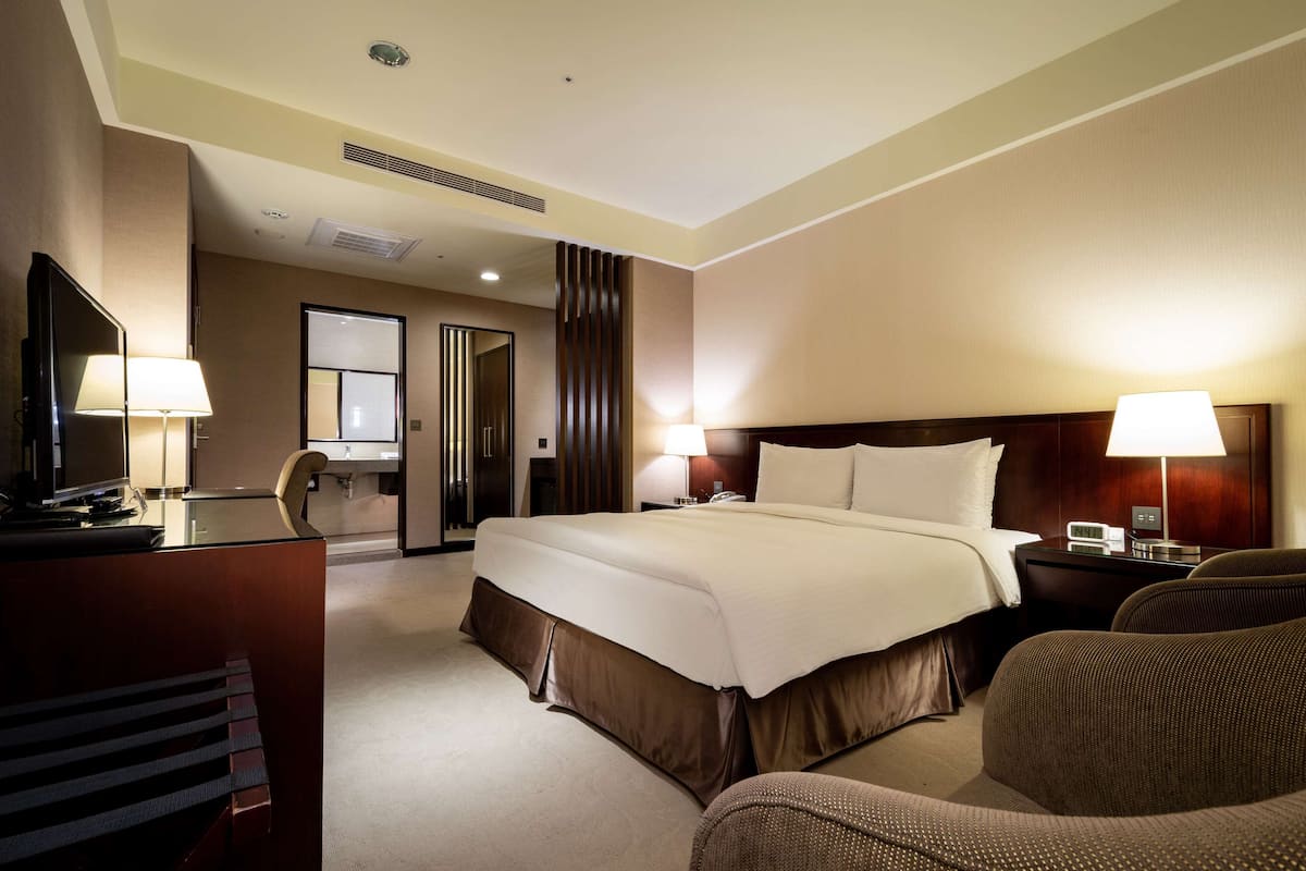 1 bedroom, minibar, in-room safe, desk