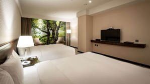 A hotel room with two beds, a TV, a lamp, and a painting of a tree. - CHECK Inn Taichung LaiLai (Taichung)