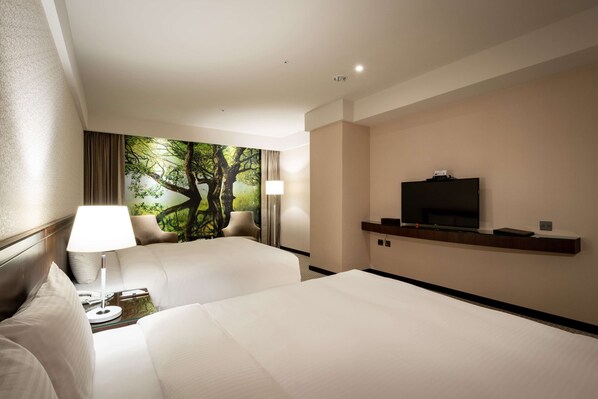 Minibar, in-room safe, desk, blackout drapes - CHECK Inn Taichung LaiLai (Taichung)