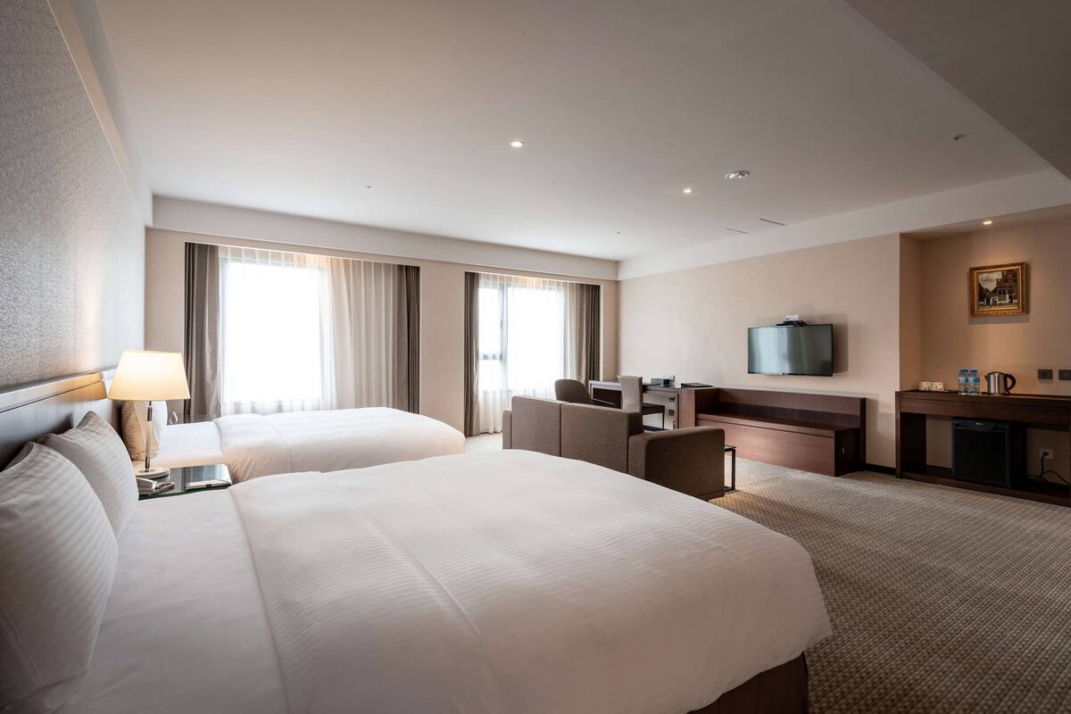 Minibar, in-room safe, desk, blackout curtains
