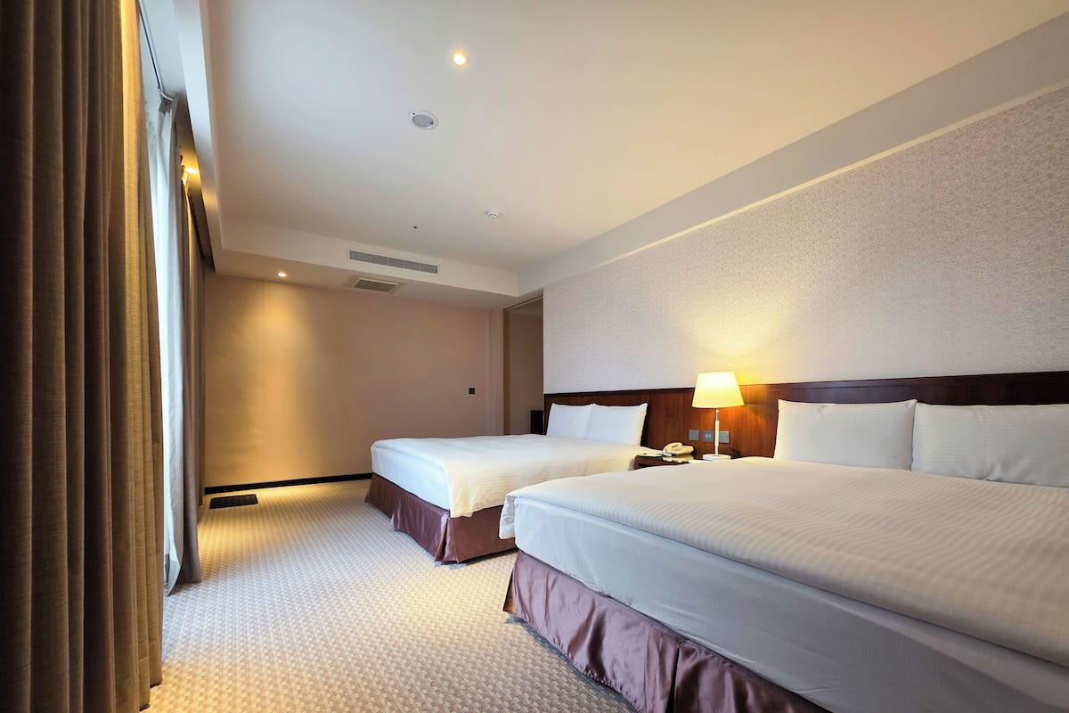 Deluxe Studio Suite, 2 Queen Beds | Minibar, in-room safe, desk, blackout drapes