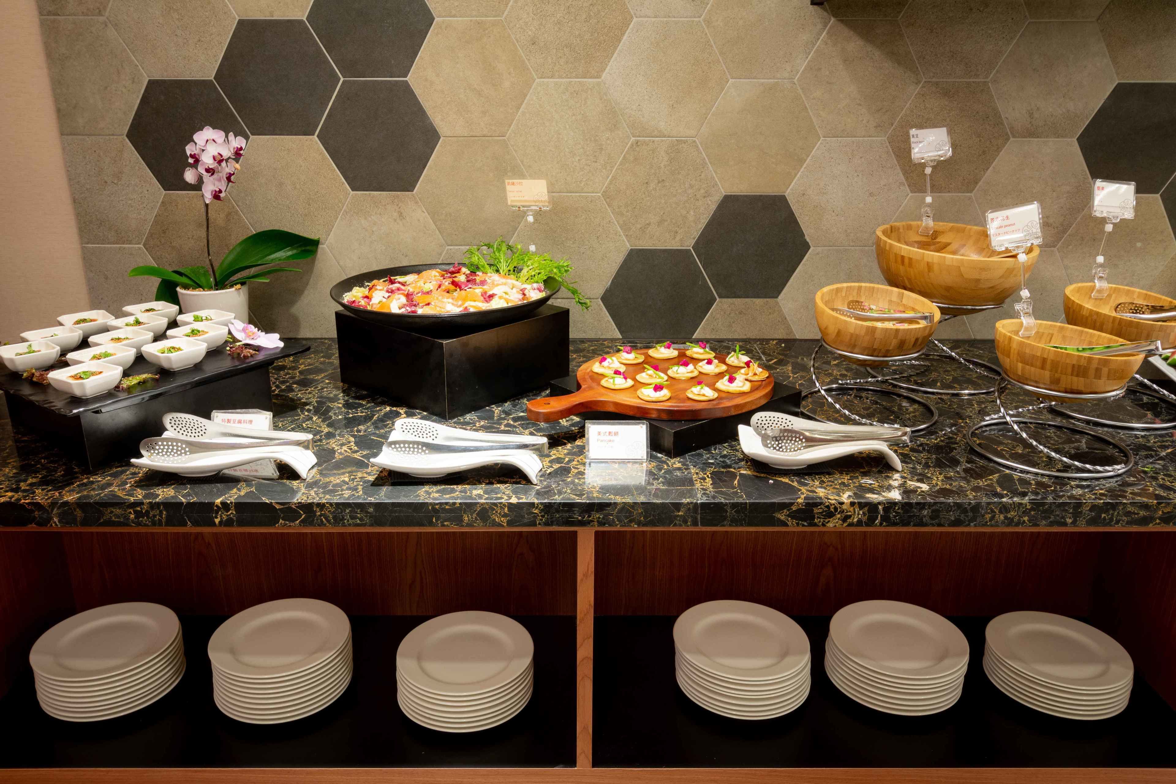 daily self-service breakfast (twd 350 per person)