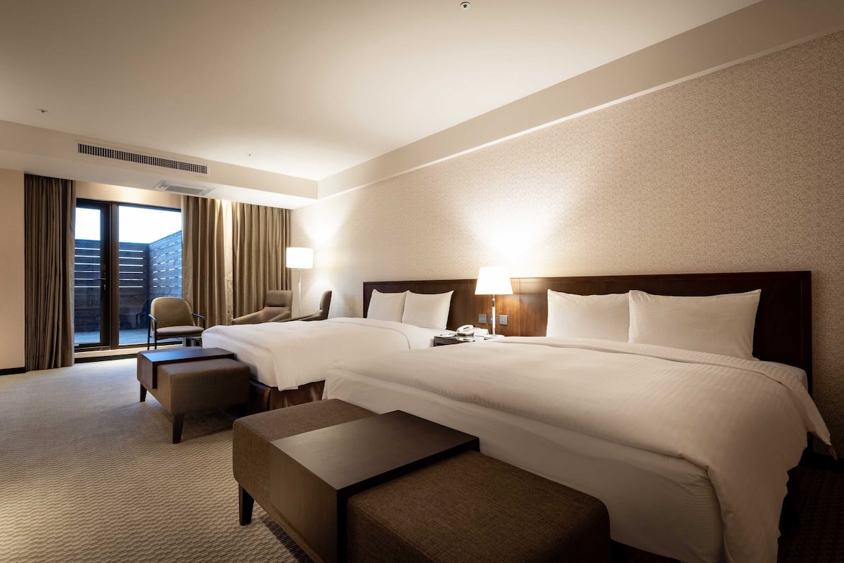 Minibar, in-room safe, desk, blackout curtains