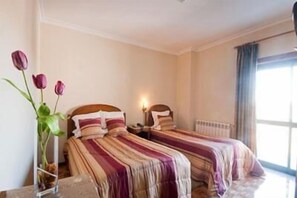 مكتب وتجهيزات عازلة للصوت وأسرّة قابلة للطي وواي فاي مجانًا