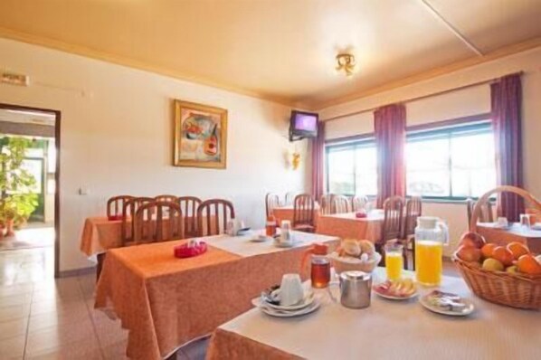 Free continental breakfast  - Residencial Ferrinho (Guarda)