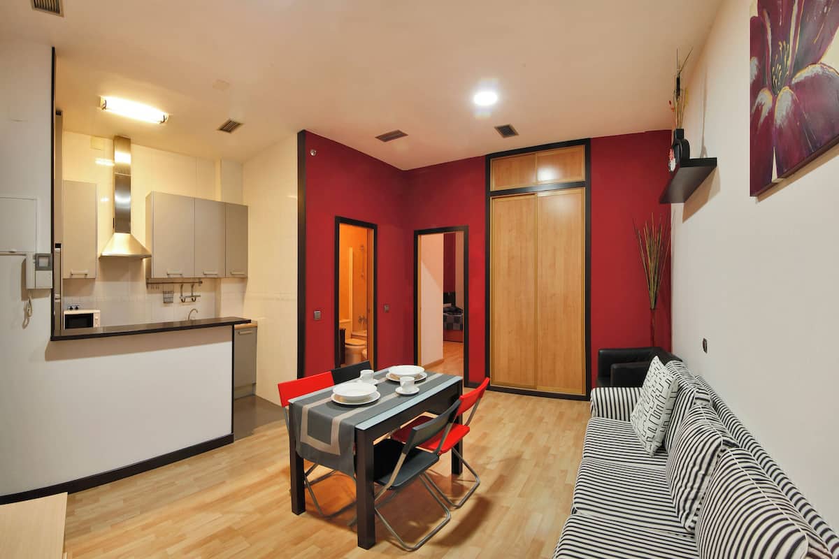 1 bedroom, premium bedding, desk, blackout curtains