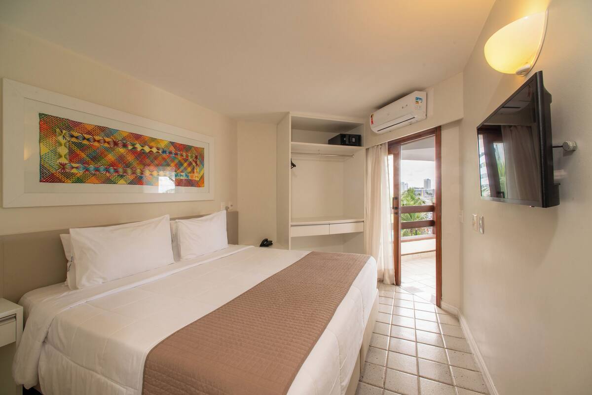 Superior Room, Sea View | Minibar, in-room safe, WiFi (free), bed sheets