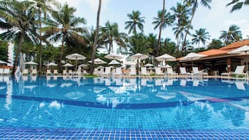 Outdoor pool, sun loungers