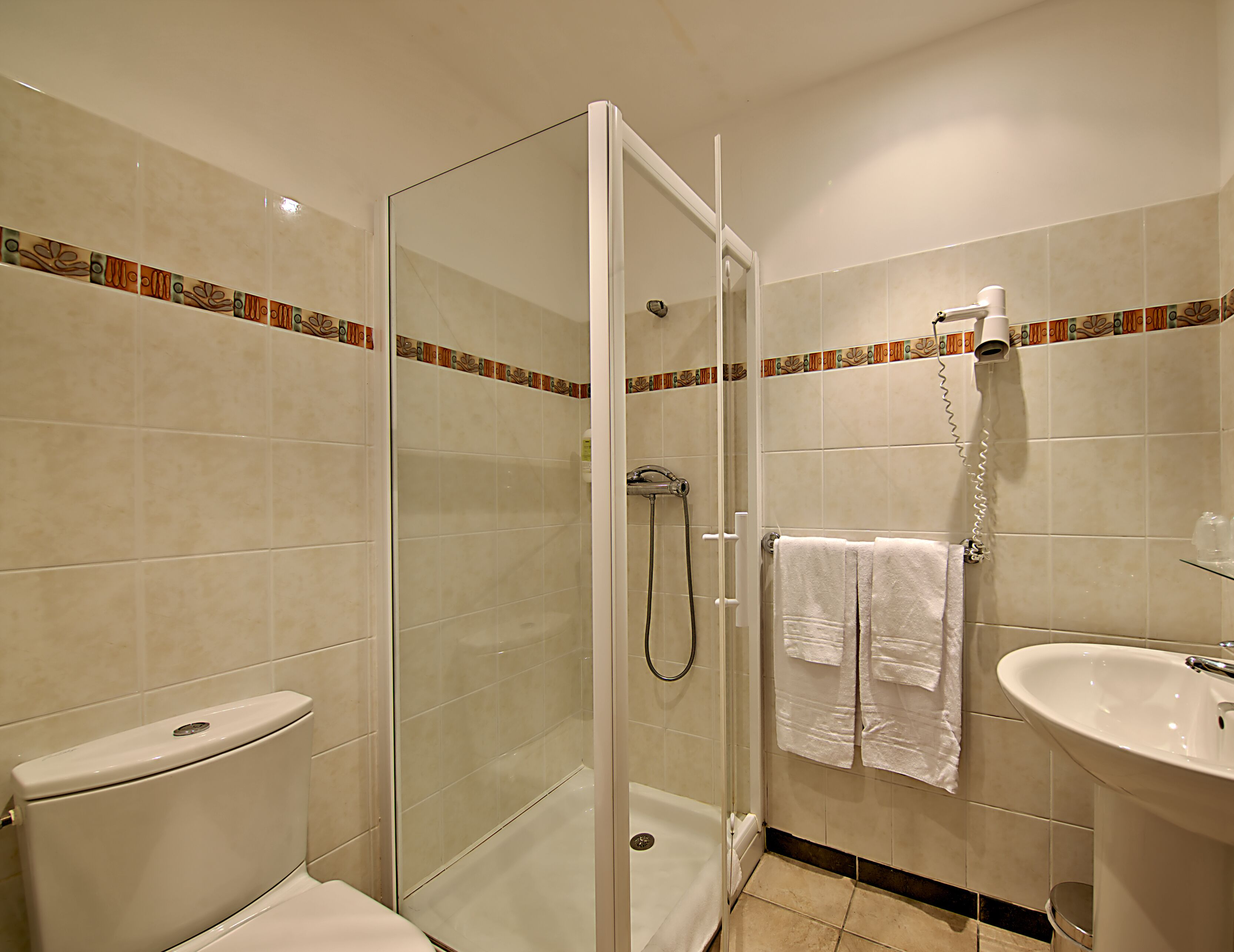 family room | desk, soundproofing, free cots/infant beds, rollaway beds