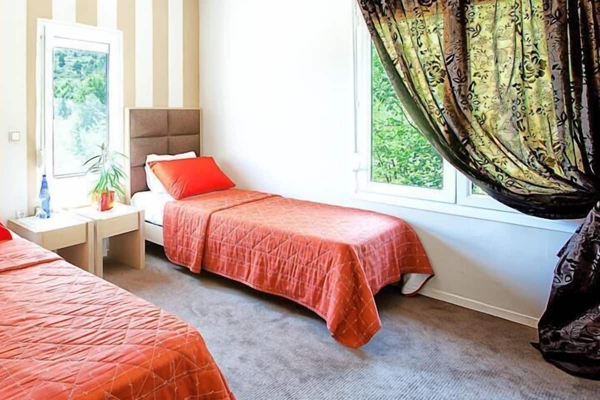 Ropa de cama de alta calidad, minibar, escritorio y insonorización