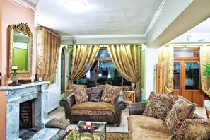 Área de estar no saguão