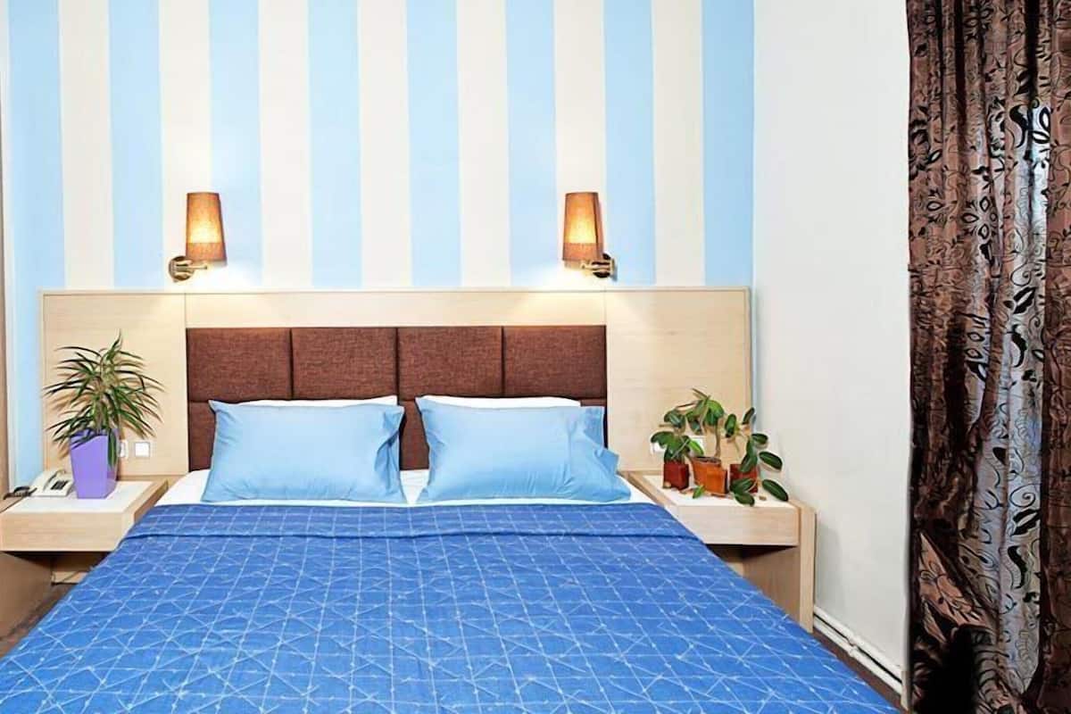 Ropa de cama de alta calidad, minibar y escritorio