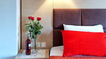 Premium bedding, minibar, desk, soundproofing