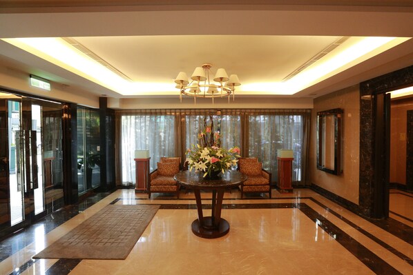 Lobby sitting area - Jingan Classical Inn (New Taipei City)