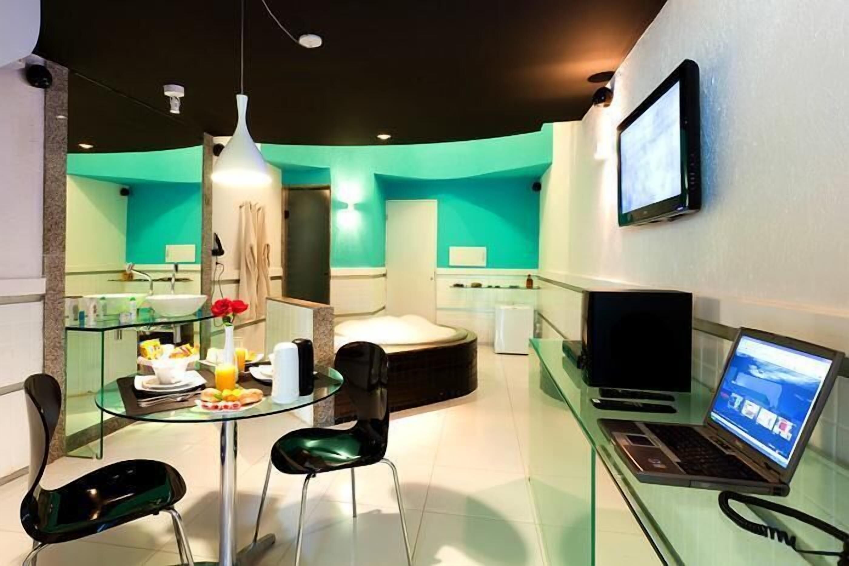 Minibar, desk, soundproofing, free WiFi