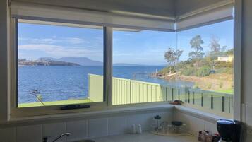 Maria Villa 3 - Waterfront | Private kitchen | Microwave, electric kettle, toaster, cookware/dishes/utensils