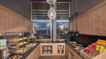 Café da manhã com buffet todos os dias mediante uma taxa