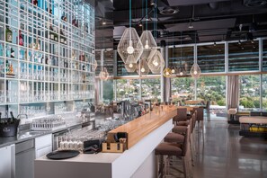 Bar (on property) - ADLERS Hotel (Innsbruck)