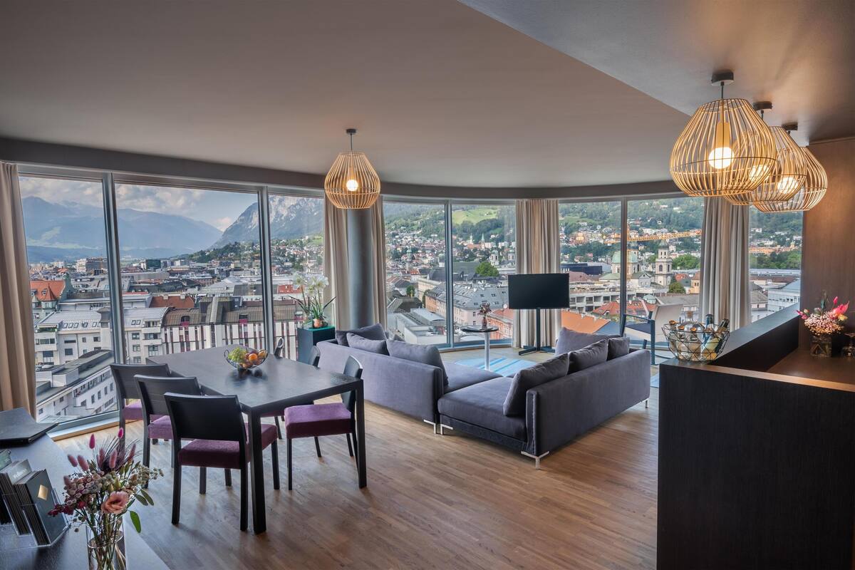 Suite presidencial, 1 llit de matrimoni gran | Caixa forta a l'habitació, habitacions insonoritzades i bressols 