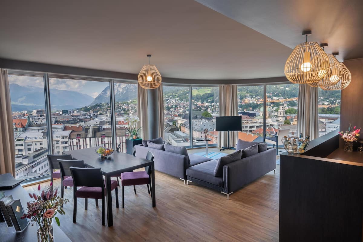 Presidential Suite, 1 King Bed | In-room safe, soundproofing, cribs/infant beds, free WiFi