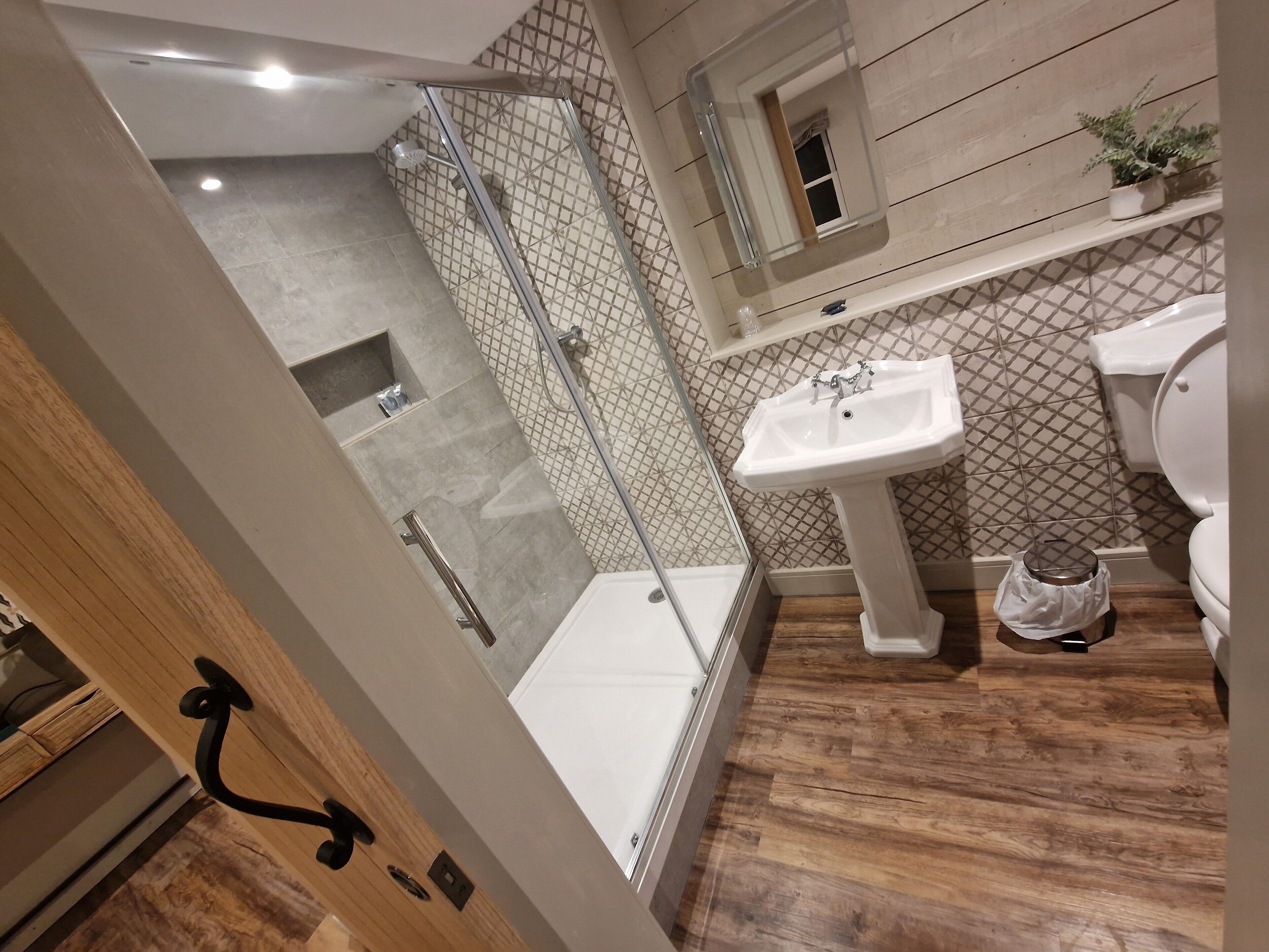 Superior Double Room | Bathroom | Towels